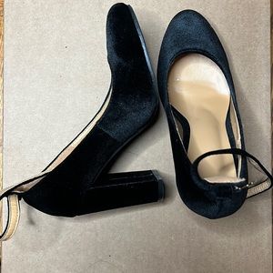 Black velvet block heel. Size 36EU (sz. 5.5)
